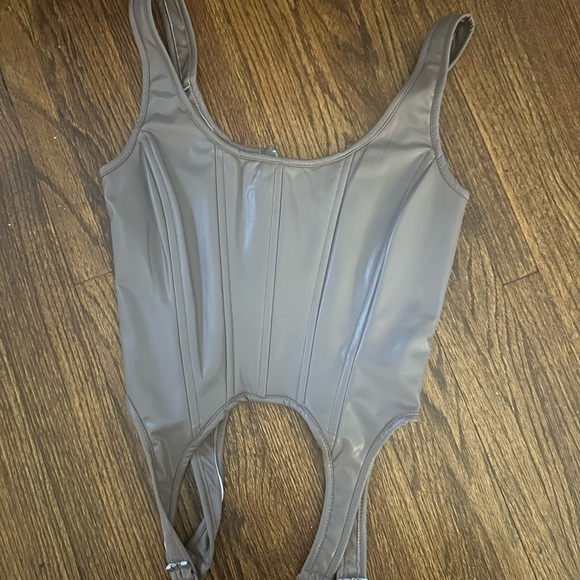 Corset zip up top - Picture 2 of 3